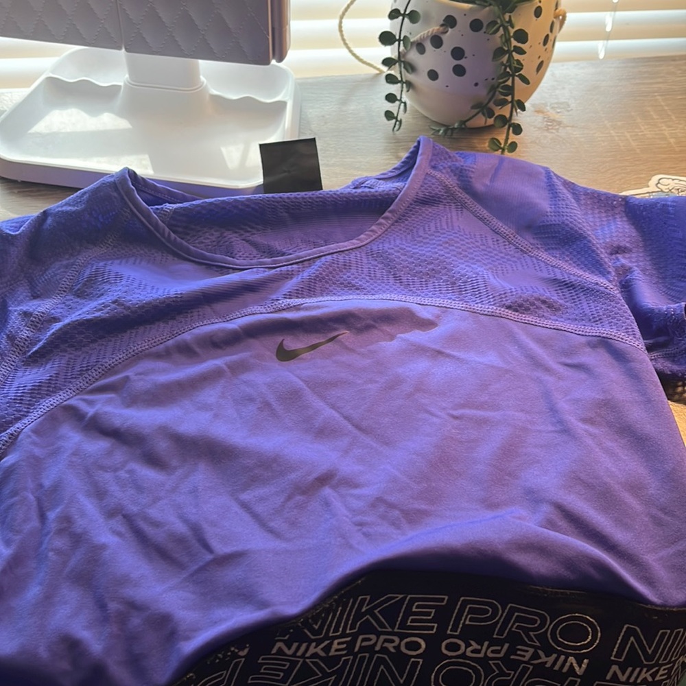 xs nike pro crop top